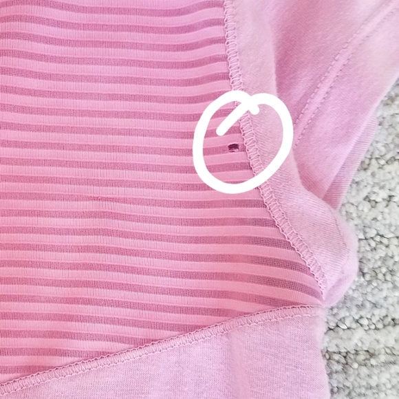 Old Navy Active T-shirt - Picture 7 of 7